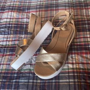 NWOT UGG sandals